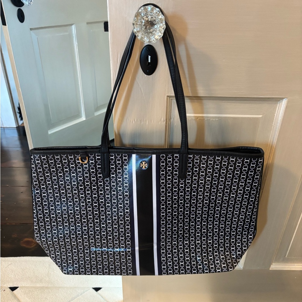 Tory Burch Gemini Link Tote in Black & White